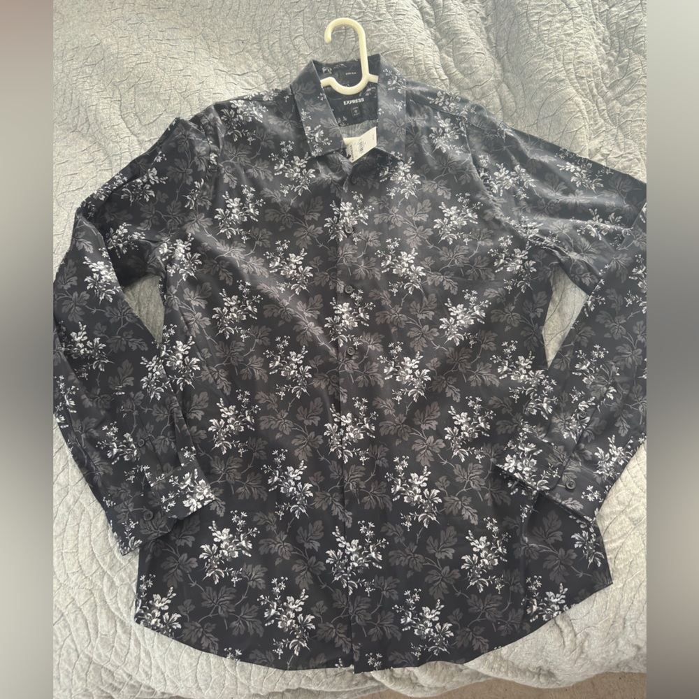 Men’s floral dress shirt. Express. XL. NWT